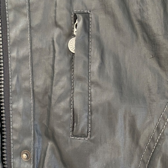 Rare UGG Zip-off Sleeve Hike Walk Travel Windbraker Jacket in Black Size M - Picture 9 of 11